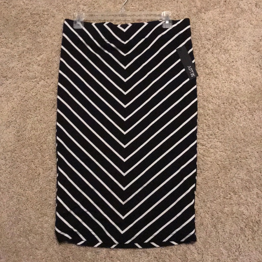 Straight fitted skirt